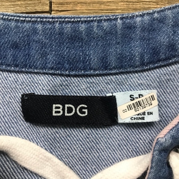 UO BDG Chambray Lace Up Crop Top - Picture 6 of 7